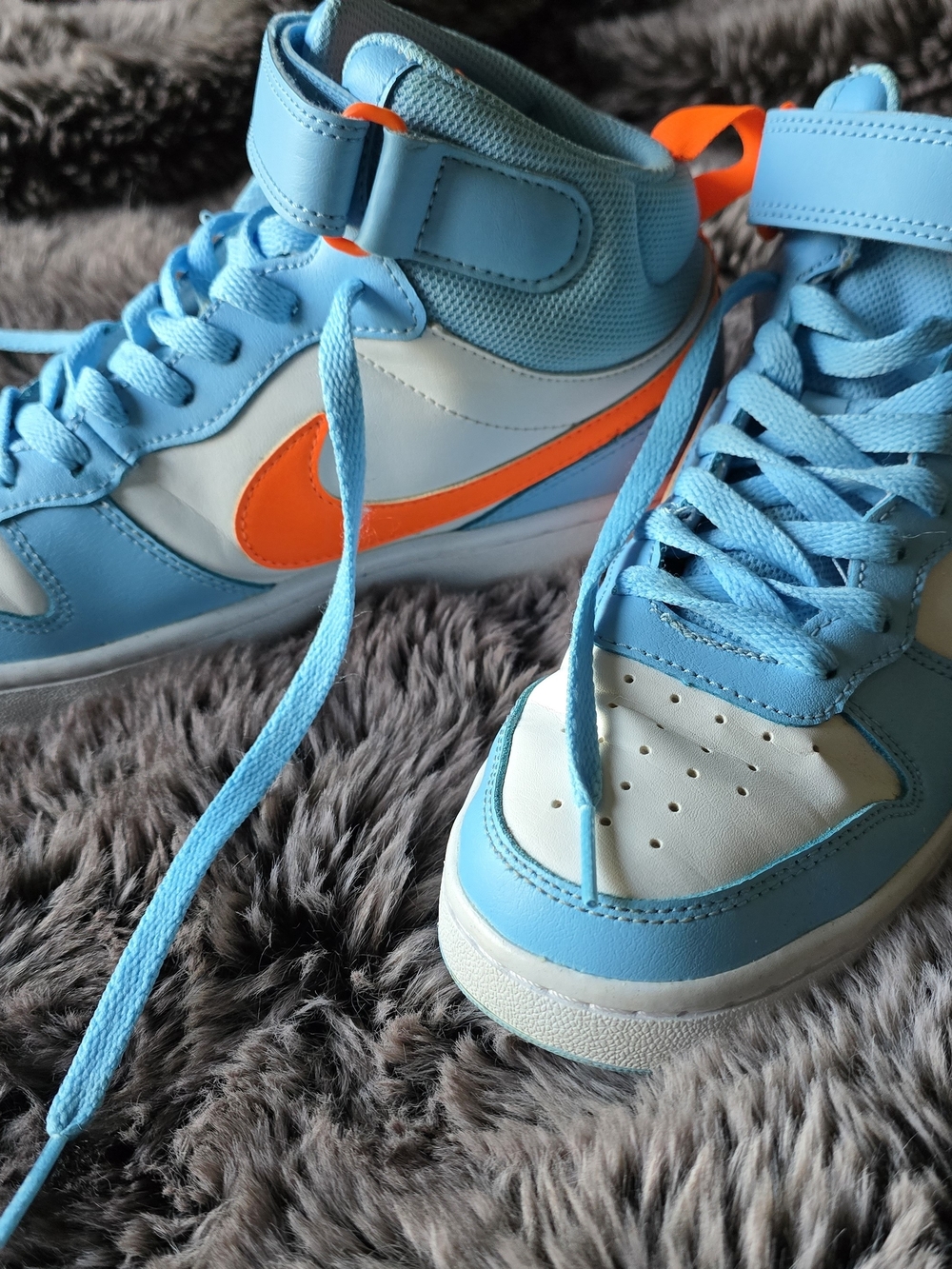 Nike Kids High-Top Sneakers in Bright Blue & Orange